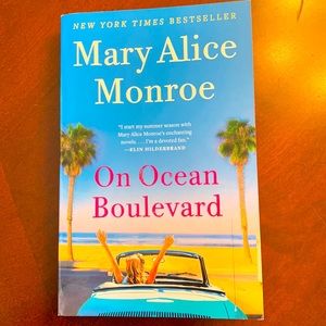 ✨Mary Alice Monroe✨ paperback book On Ocean Boulevard
